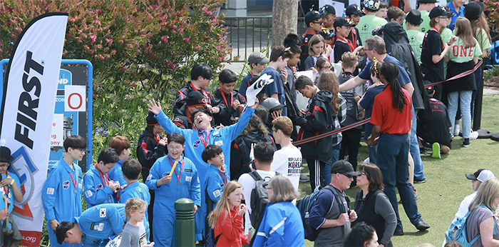 68 FIRST LEGO League teams from 11 countries land at LEGOLAND California for out-of-this world fun and learning!
